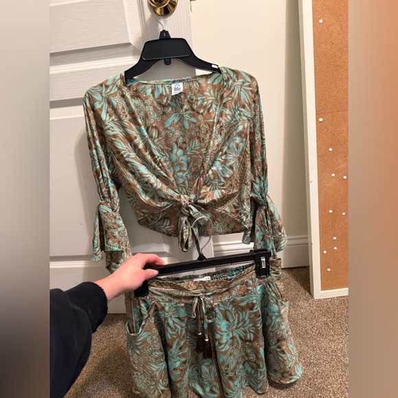 Two Piece Set - Picture 8 of 8